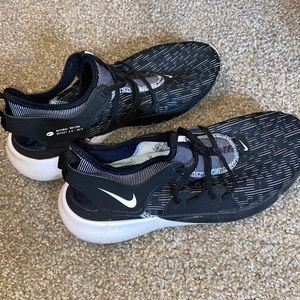 Nike Natural Motion Offset Size 9